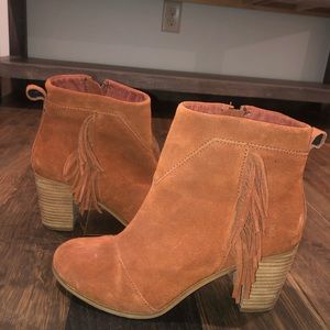 Tom’s ankle fringe booties